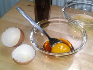 Haarkur aus Honig und Ei selber machen