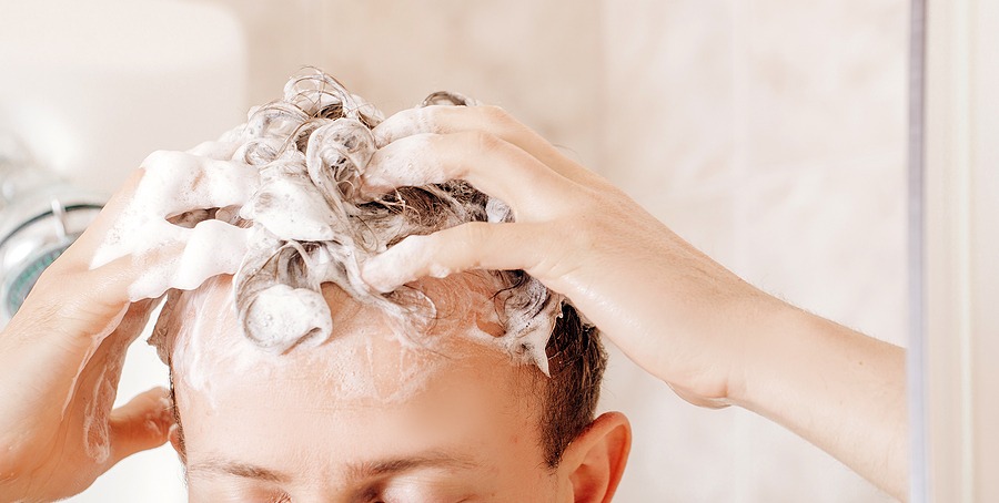Haarausfall kann nach dem Waschen verstärkt auftreten